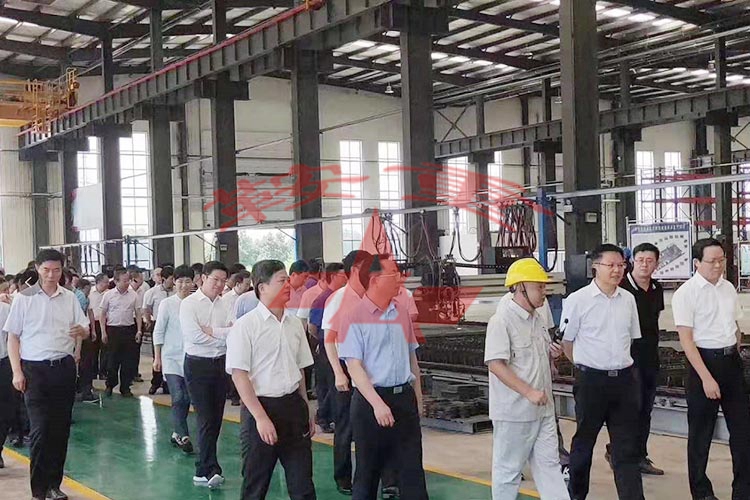 Jingmen municipal party committee secretary, mayor, Jingshan municipal party committee secretary, mayor and other relevant leaders of 150 people visited Hubei Anzhong Heavy Industry Co.,Ltd. to inspect and instruct work in the morning on July 10th, 2019.